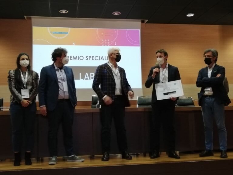 Un algoritmo per monitorare le polmoniti da COVID-19 vince il Creativity Startup 2021